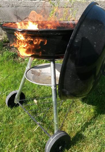 Brennender Kugelgriller – Gefahren beim Grillen